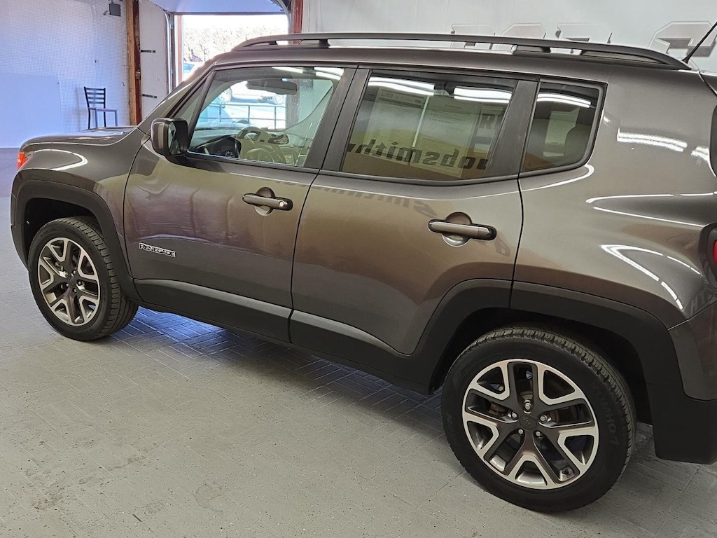 2017 Jeep Renegade Latitude North Edition photo 3