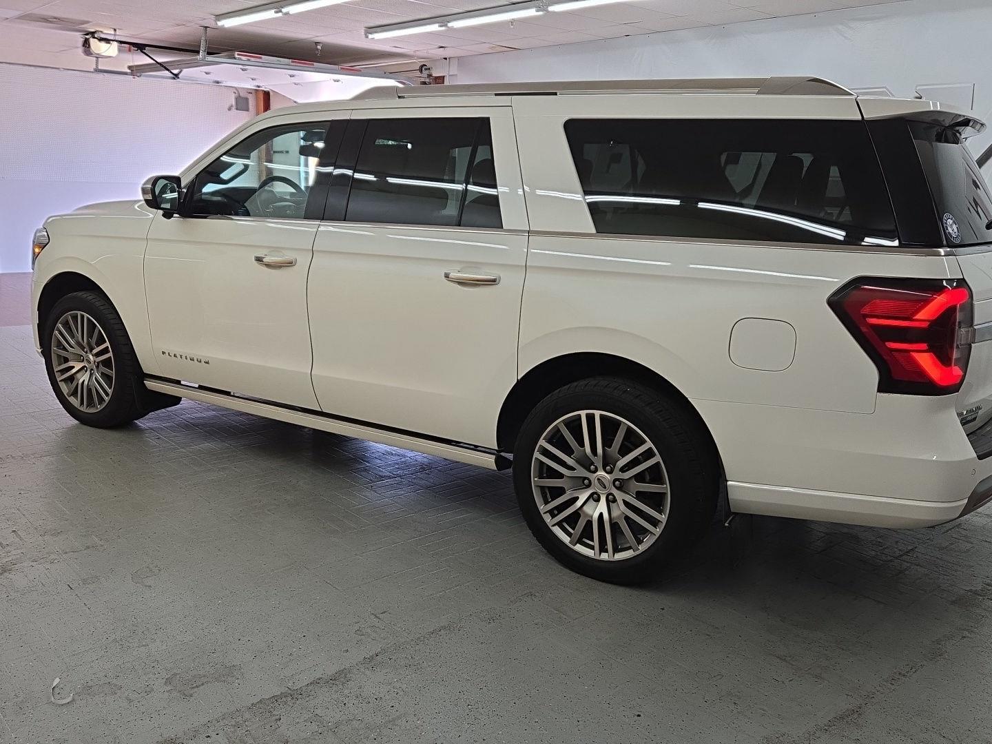 2022 Ford Expedition MAX Platinum photo 3