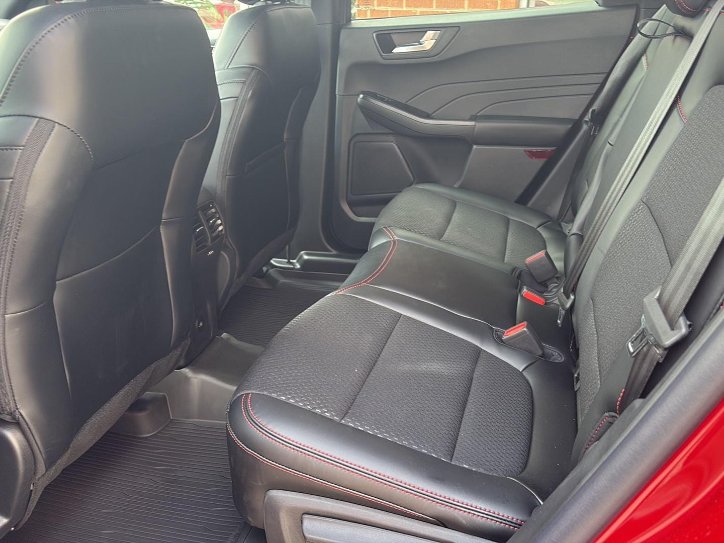 2025 Ford Escape ST-Line Elite photo 4