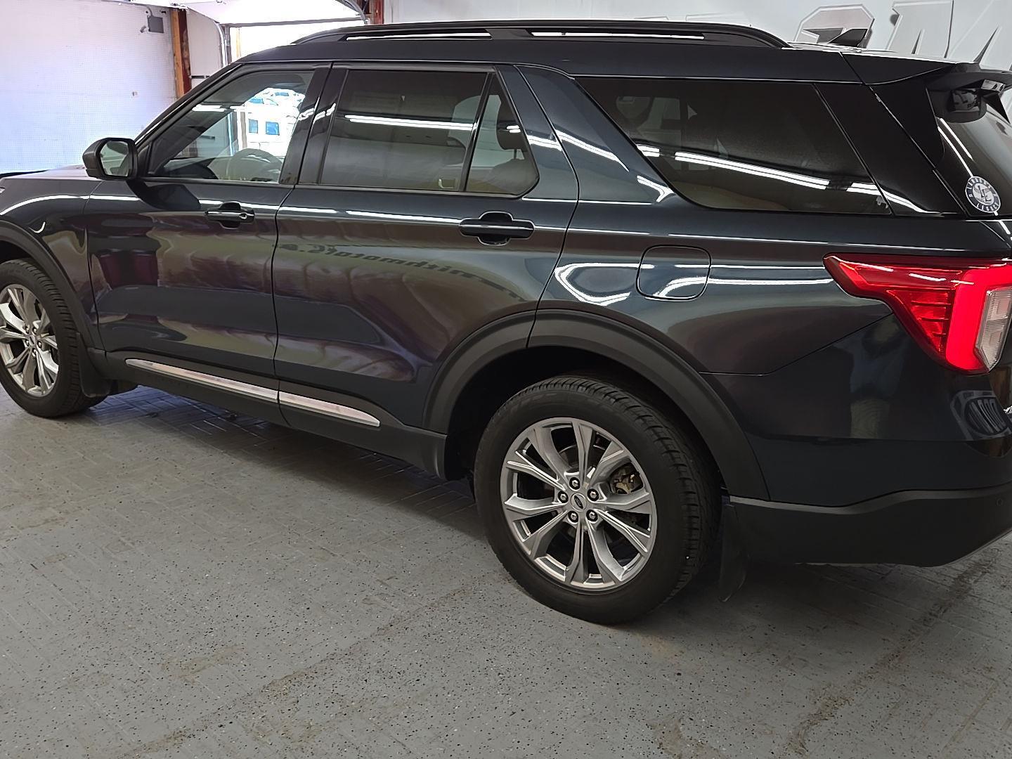 2023 Ford Explorer XLT photo 3