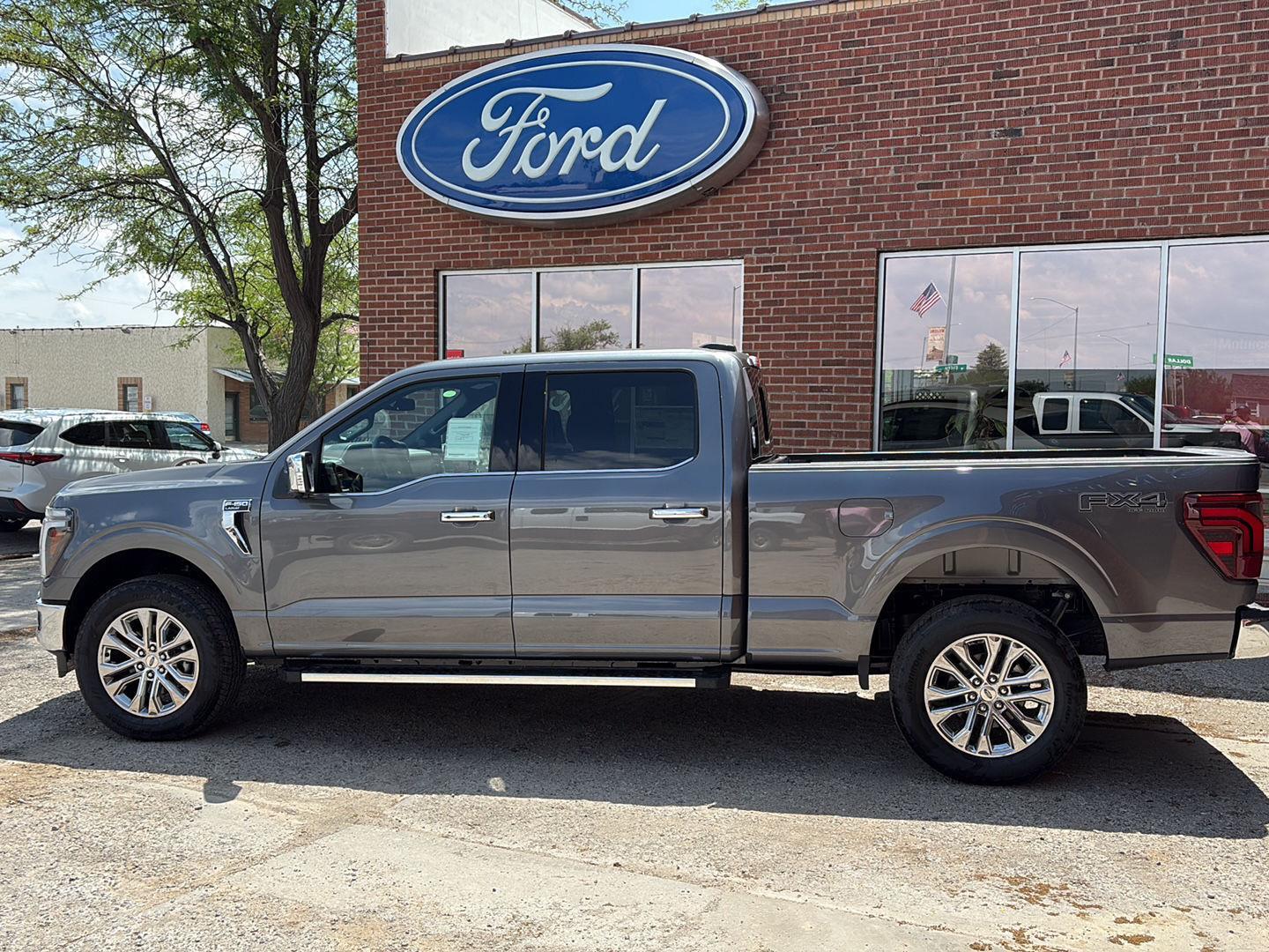 2025 Ford F-150 Lariat photo 2