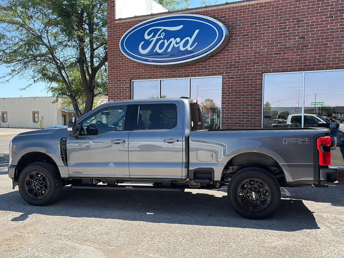 2025 Ford F-350 XLT photo 2