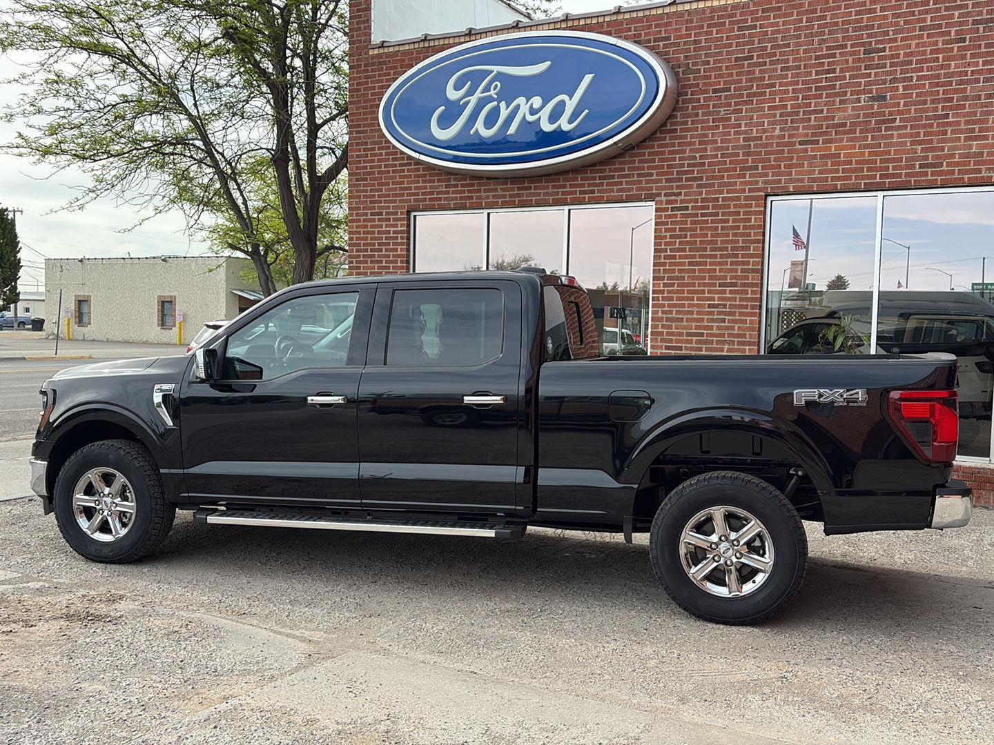 2025 Ford F-150 XLT photo 2