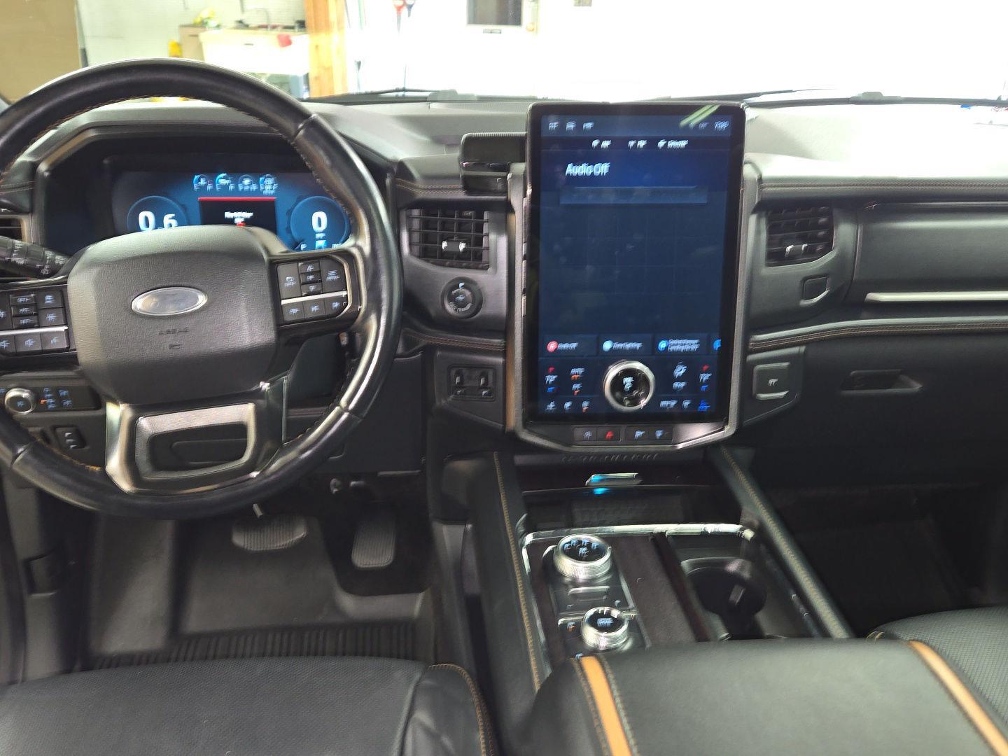 2022 Ford Expedition MAX Platinum photo 2