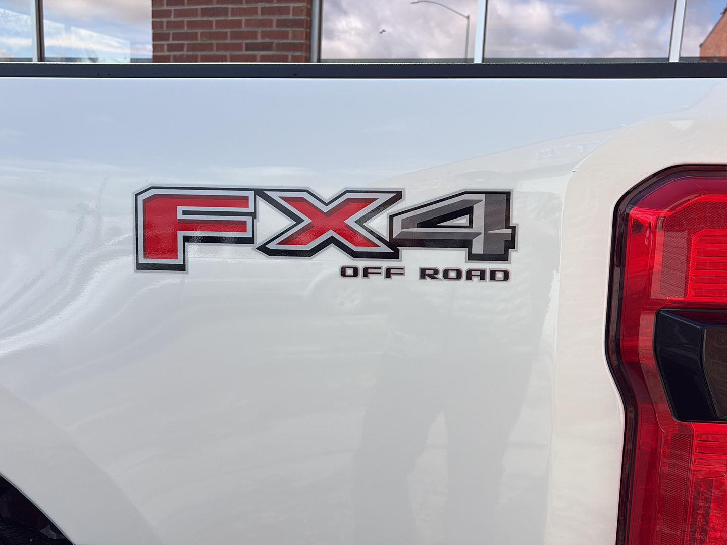 2025 Ford F-350 Lariat photo 3