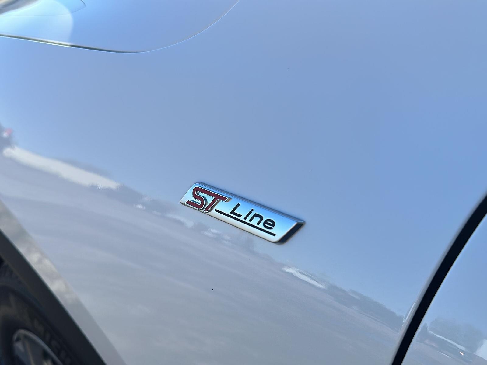 2025 Ford Escape ST-Line Select photo 3