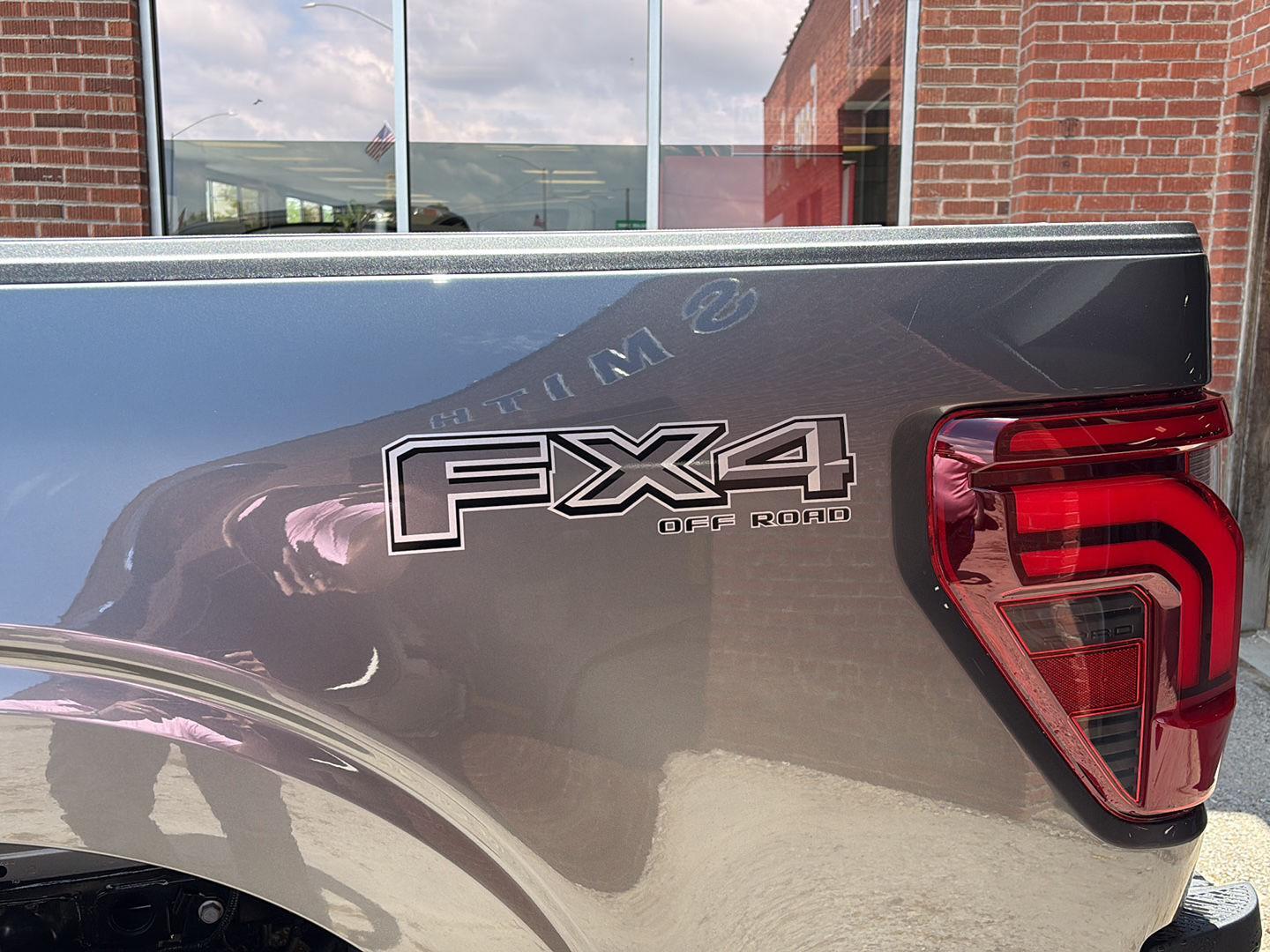 2025 Ford F-150 Lariat photo 3