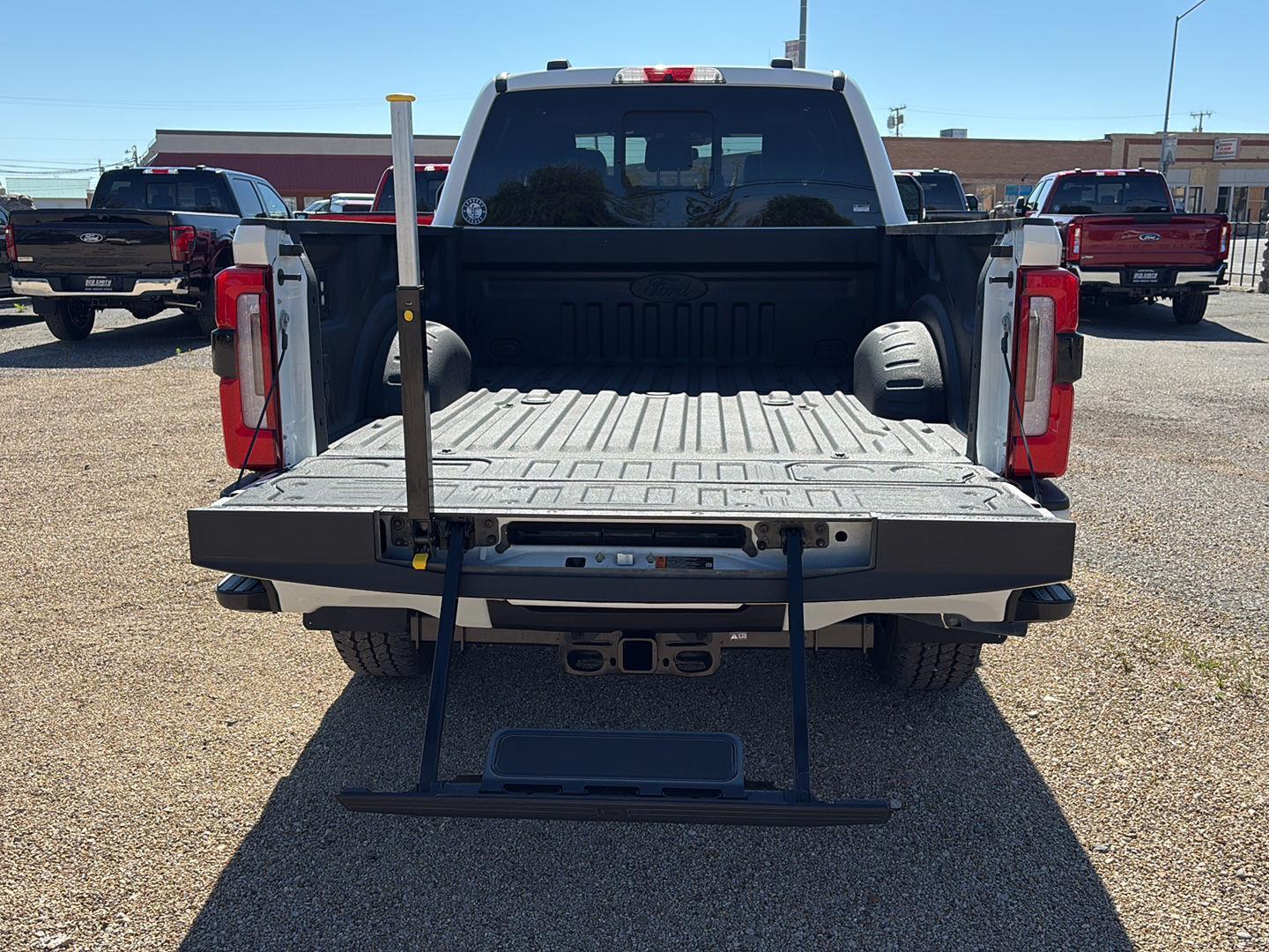 2026 Ford F-350 Super Duty Platinum - Photo 36