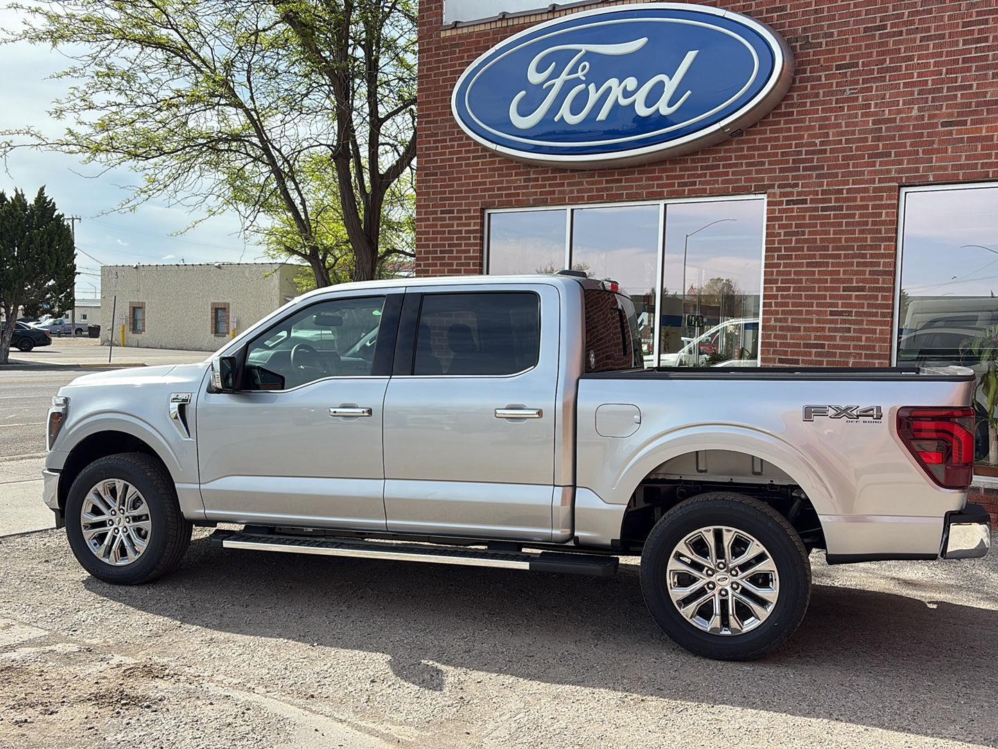 2025 Ford F-150 Lariat photo 2