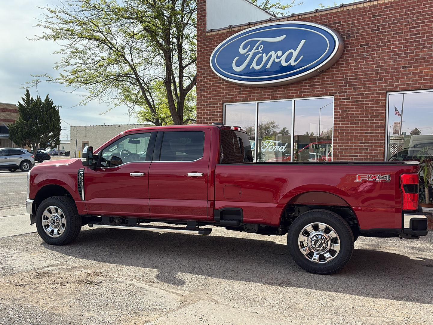 2025 Ford F-350 Lariat photo 2