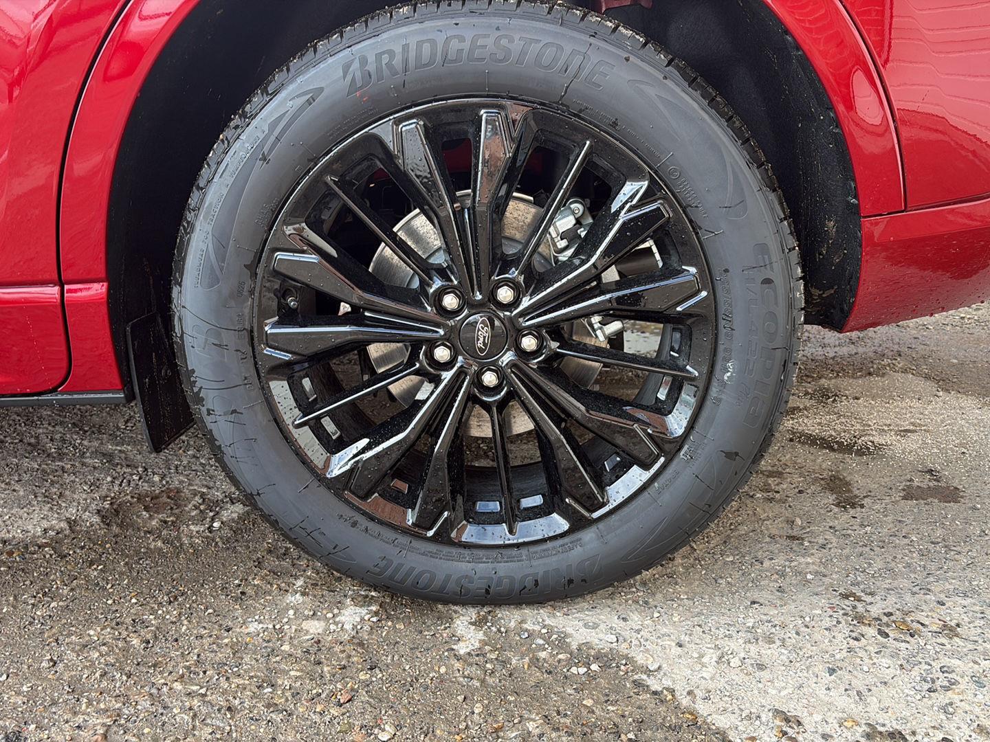 2025 Ford Escape ST-Line Elite photo 3