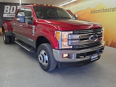 2017 Ford Super Duty F-350 DRW Lariat Truck