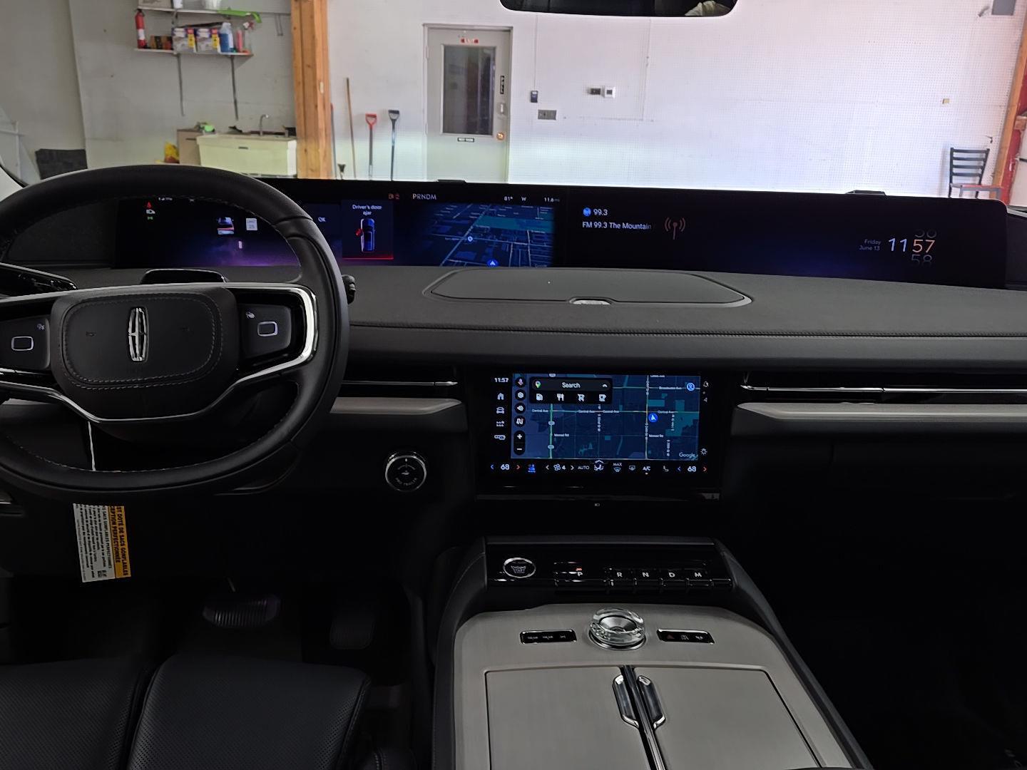 2025 Lincoln Navigator L Reserve photo 2