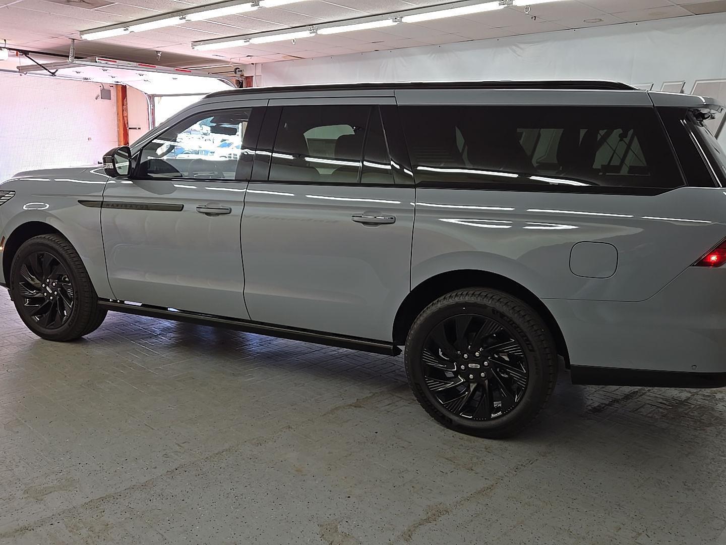 2025 Lincoln Navigator L Reserve photo 3