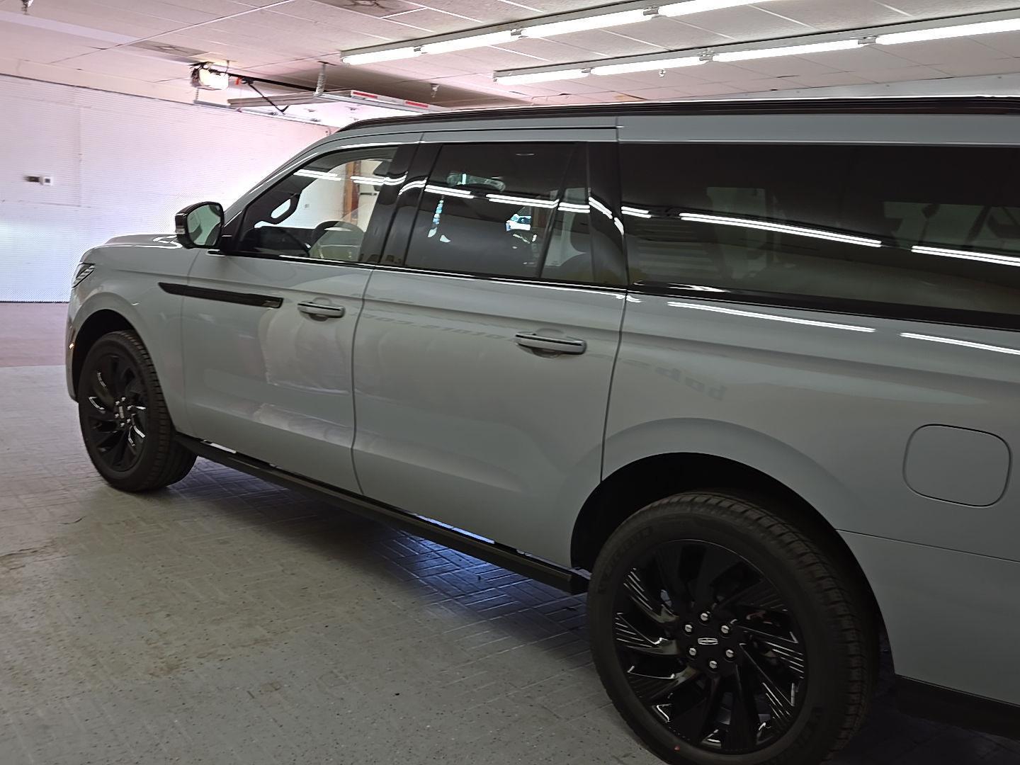2025 Lincoln Navigator L Reserve photo 4