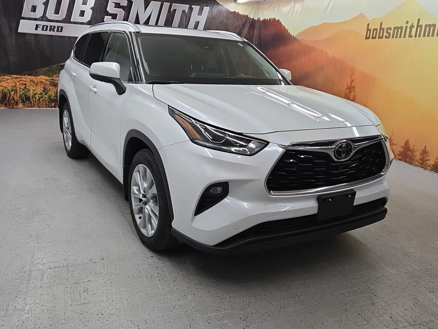 2022 Toyota Highlander Limited's photo