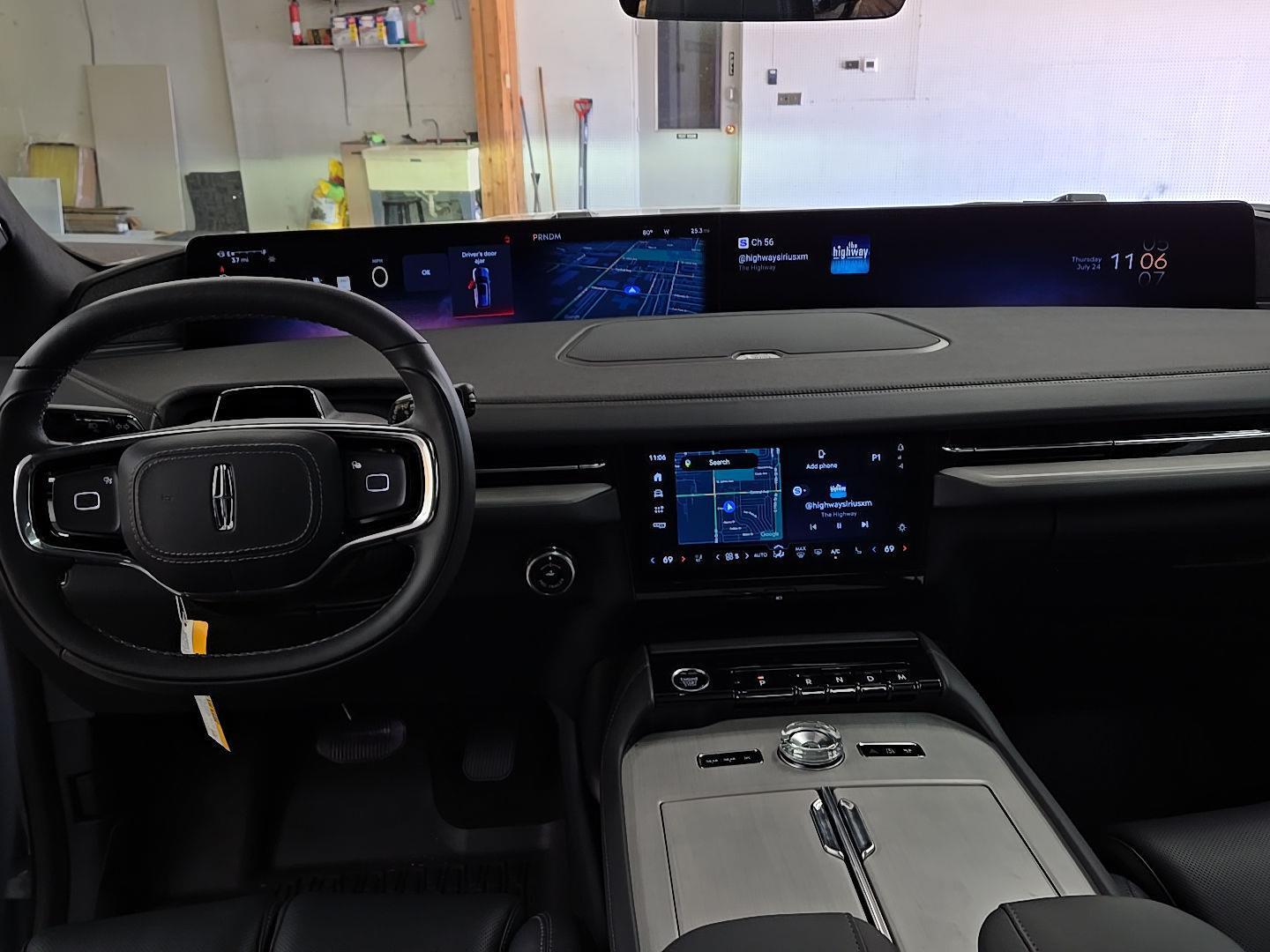 2025 Lincoln Navigator L Reserve photo 2