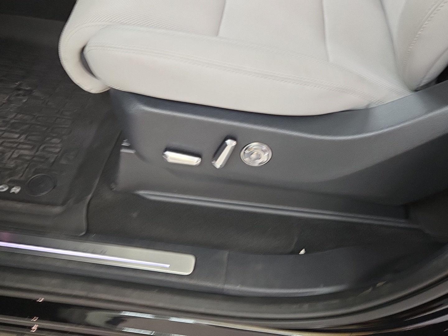 2025 Lincoln Navigator Reserve L - Photo 15