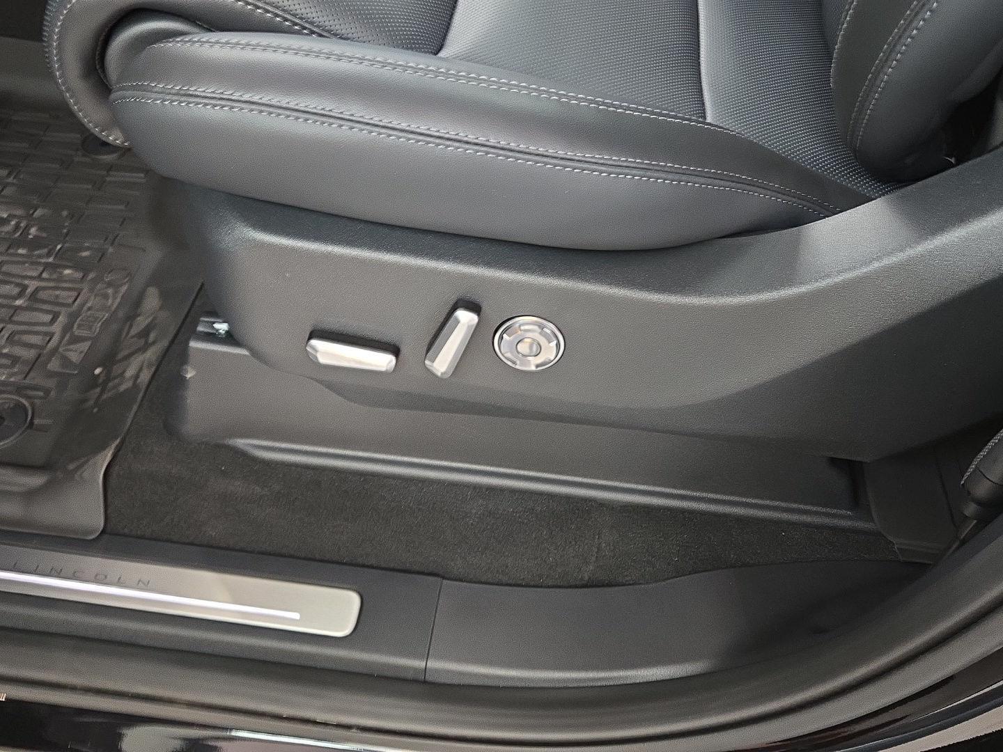 2025 Lincoln Navigator Reserve L - Photo 14