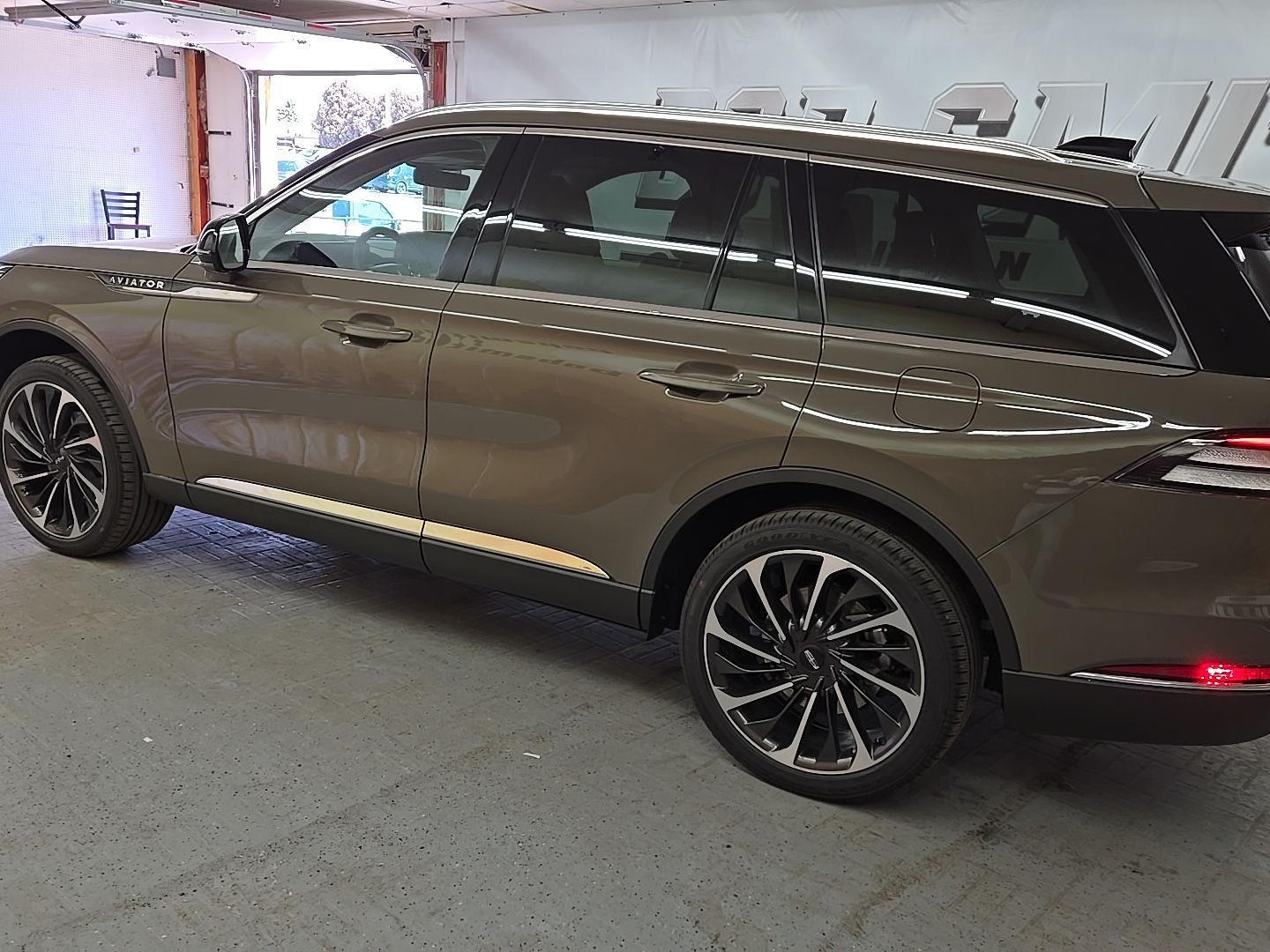 2025 Lincoln Aviator Reserve photo 4