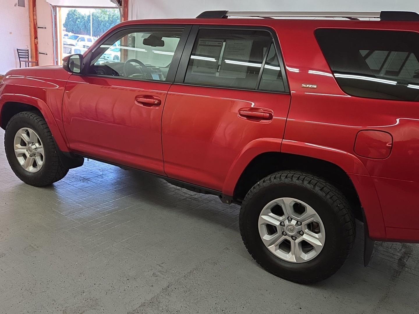 2023 Toyota 4Runner SR5 Premium photo 3