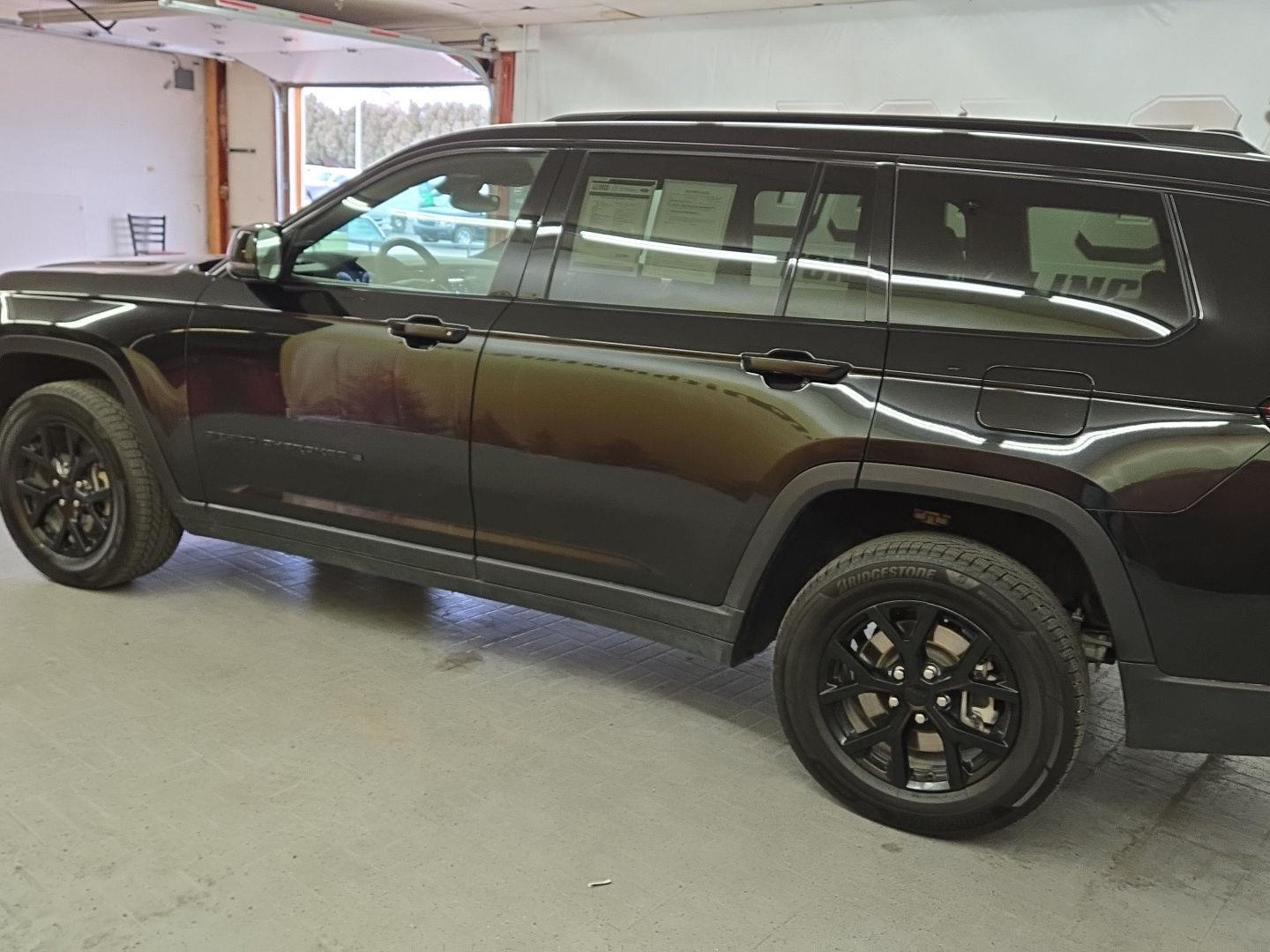 2024 Jeep Grand Cherokee Altitude photo 3