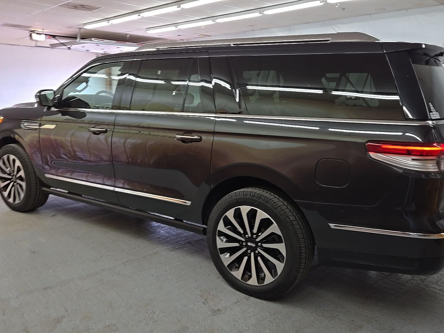 2022 Lincoln Navigator L Reserve photo 3