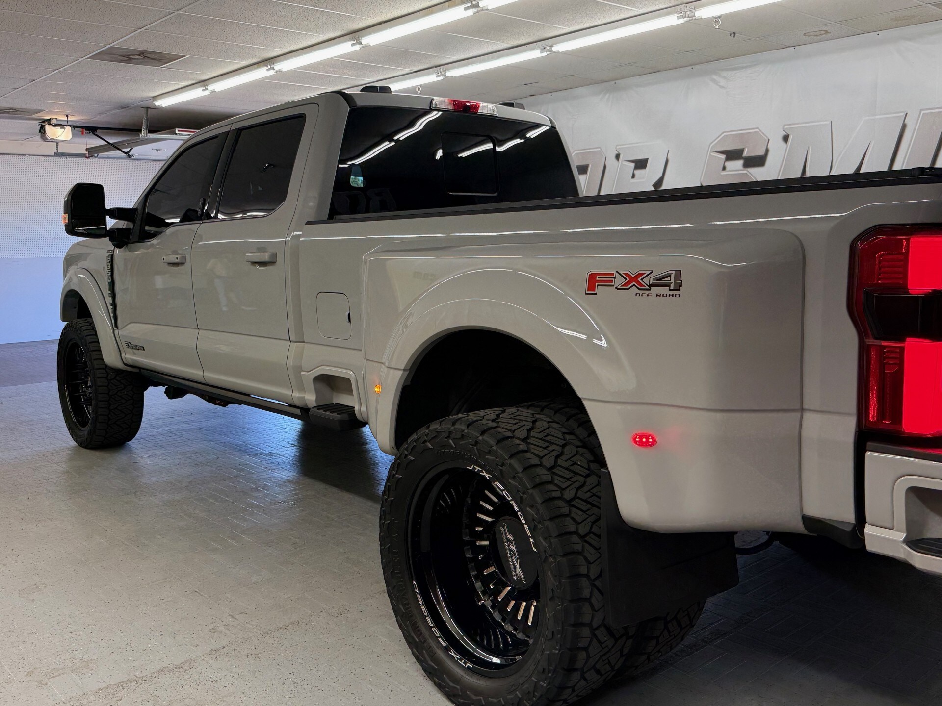 2025 Ford F-350 Platinum photo 2