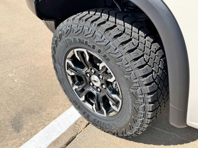 2026 Chevrolet Silverado 1500 ZR2 - Photo 10