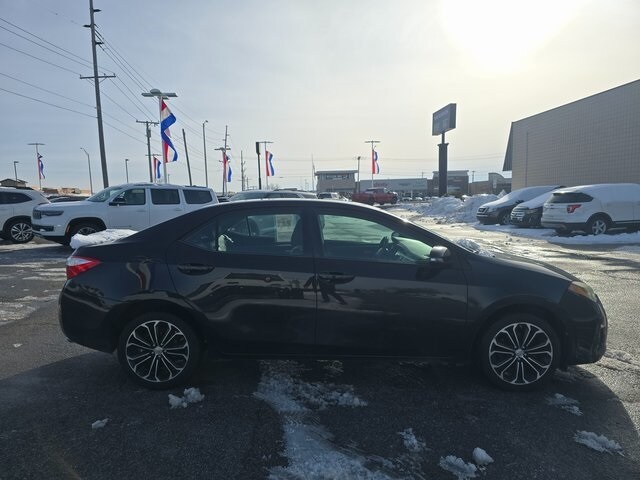 2015 Toyota Corolla L photo 2