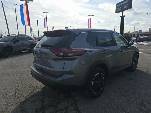 2024 Nissan Rogue SV photo 3