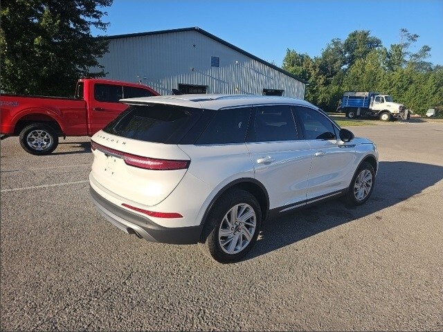 2022 Lincoln Corsair Standard photo 3