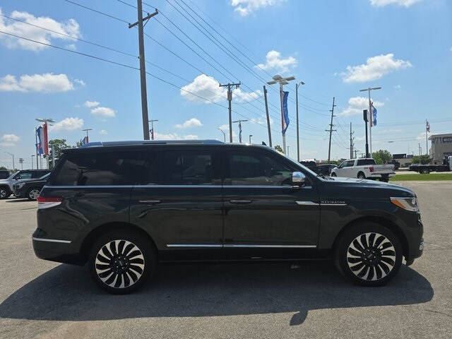 2023 Lincoln Navigator Black Label photo 2
