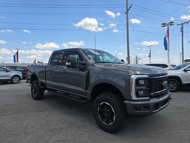 2025 Ford F-350 XLT photo 2