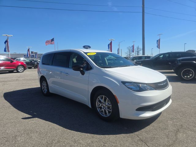 2024 Chrysler Voyager LX photo 2