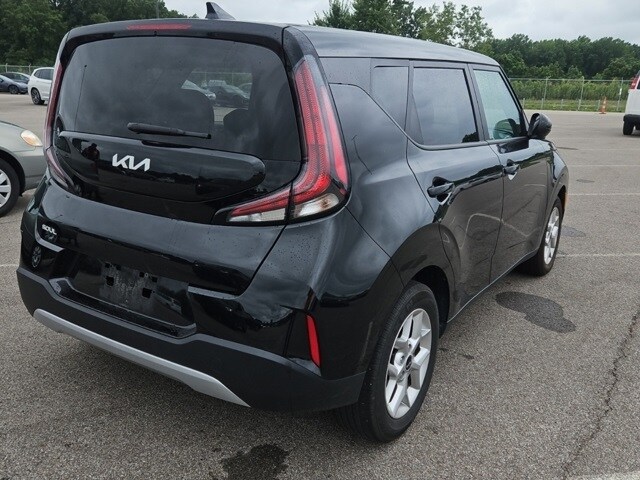 2024 Kia Soul LX photo 2