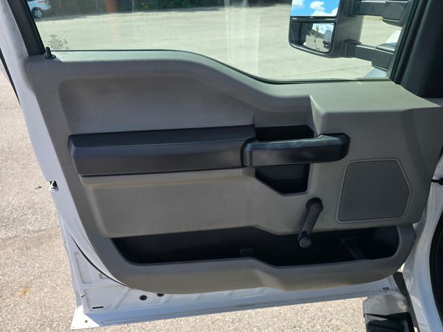 2019 Ford F-550 Super Duty Chassis Cab XL - Photo 11