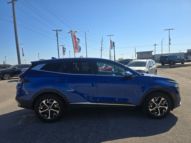 2023 Kia Sportage EX photo 3