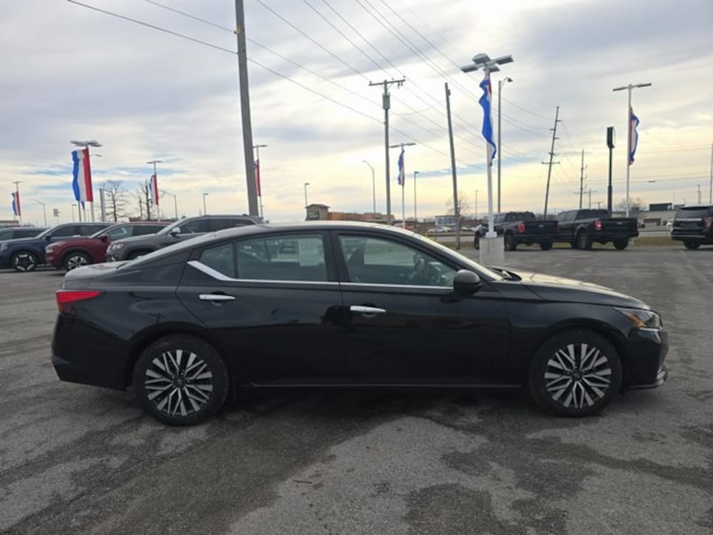 Used 2024 Nissan Altima 2.5 SV Sedan