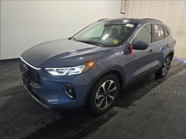 2023 Ford Escape Platinum photo 3