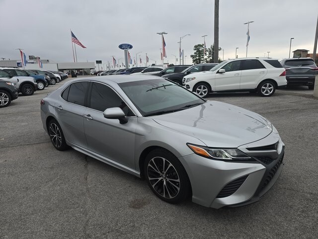 2018 Toyota Camry L photo 2