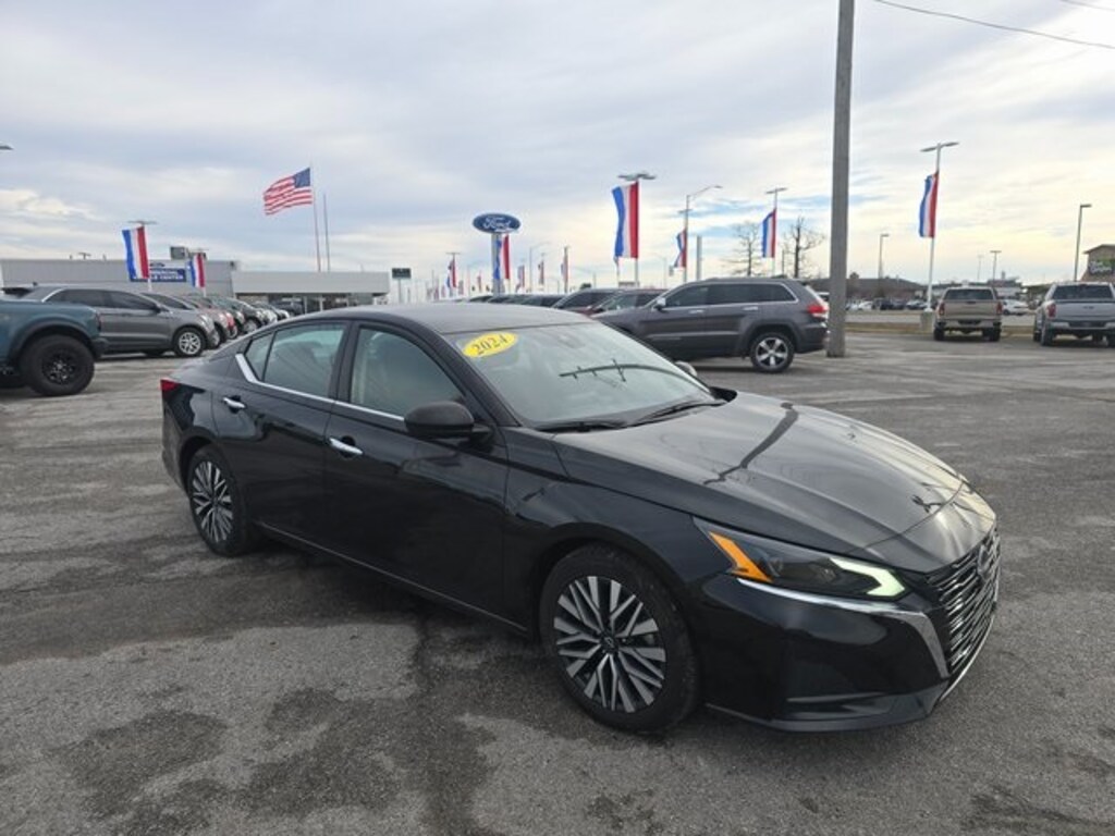 Used 2024 Nissan Altima 2.5 SV Sedan