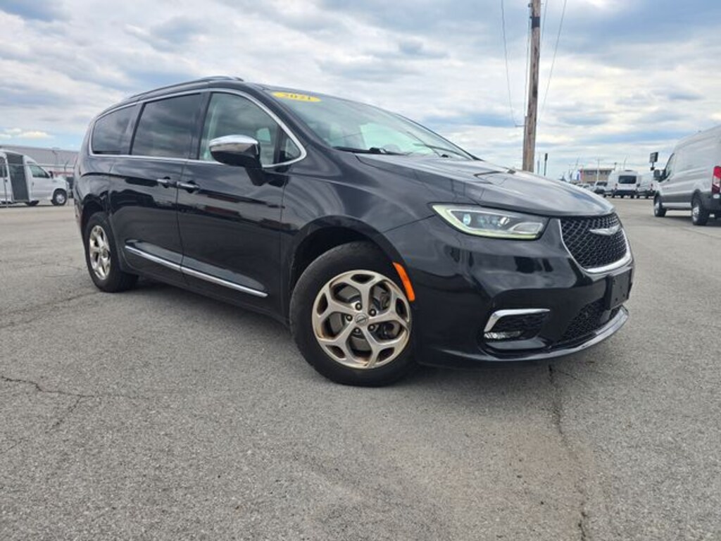 Used 2021 Chrysler Pacifica Limited Minivan/Van