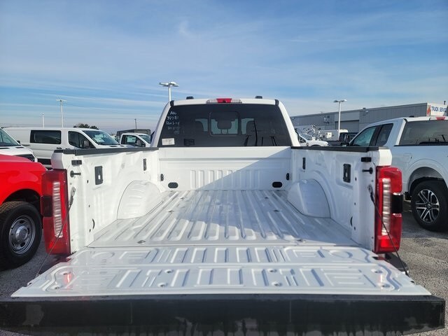 2023 Ford F-350 XL photo 4