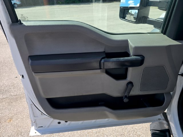 2019 Ford F-550 Super Duty Chassis Cab XL - Photo 11