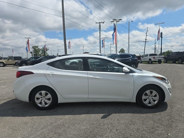 2016 Hyundai Elantra SE photo 3