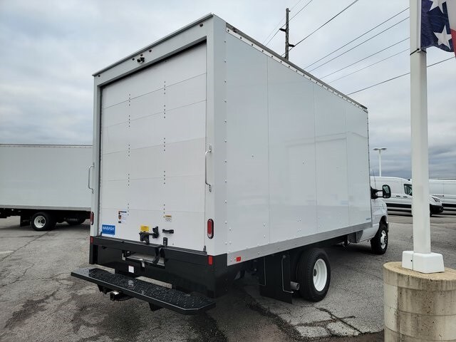 2024 Ford E-450 Cutaway Chassis Cab photo 3