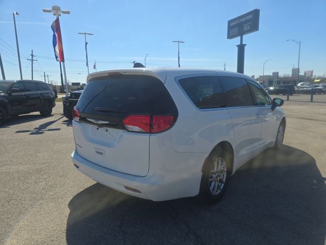 2024 Chrysler Voyager LX photo 4