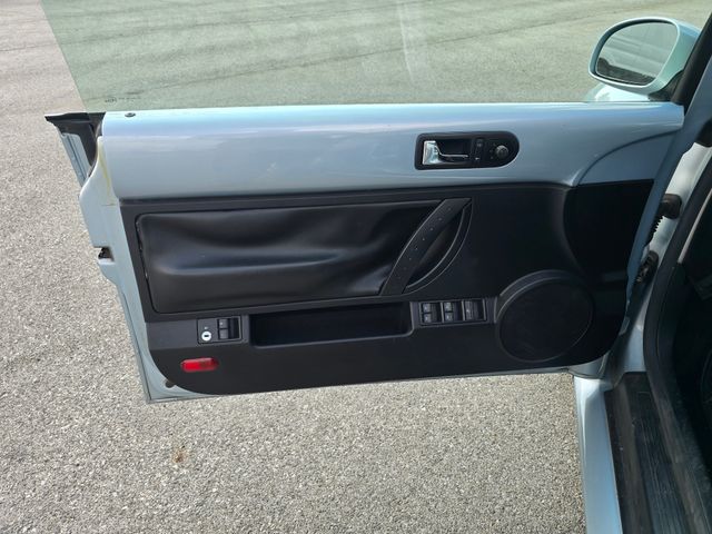 2010 Volkswagen New Beetle Base - Photo 9