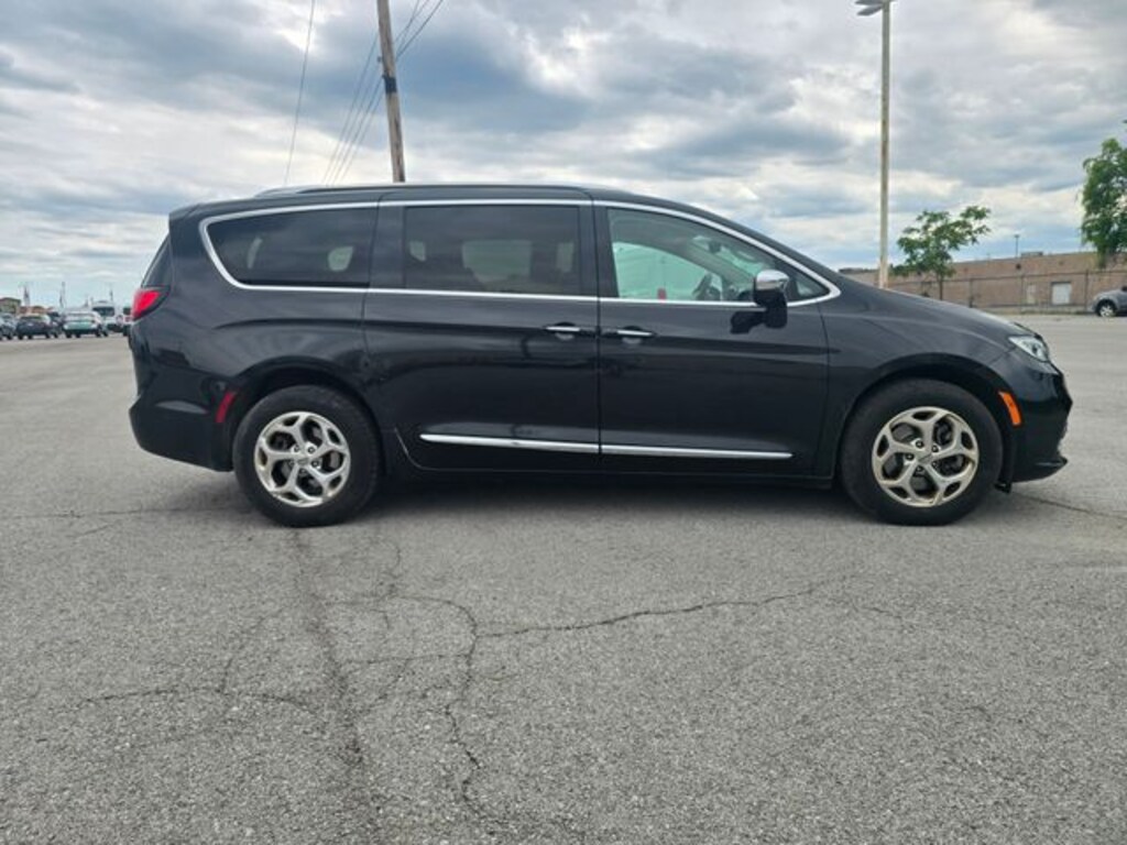 Used 2021 Chrysler Pacifica Limited Minivan/Van